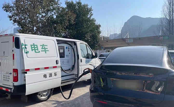 石泉汽车搭电