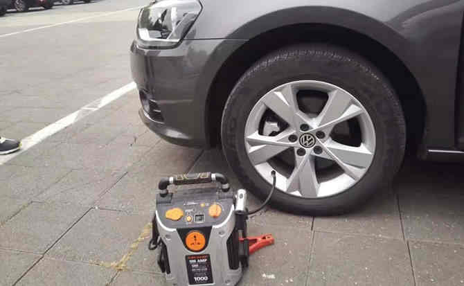 石泉汽车搭电案例