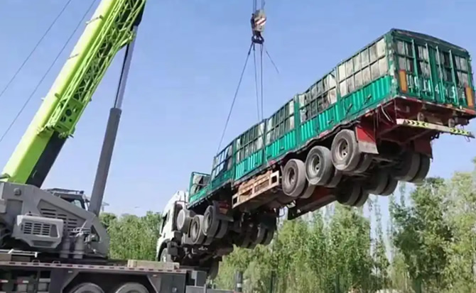 石泉道路脱困救援案例